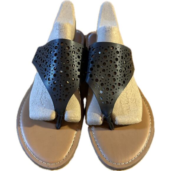 Universal Thread Women's Black Slip-On Sandals Size 11 Laser Cut Design - Picture 4 of 5